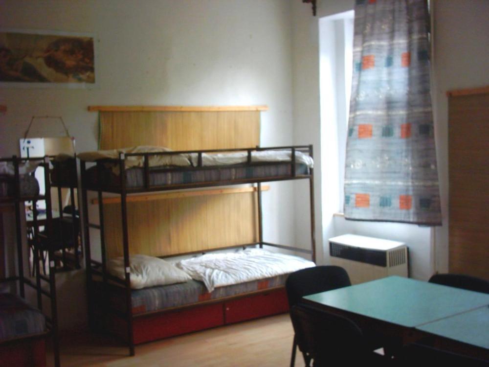 Season Hostel Budapest Room photo